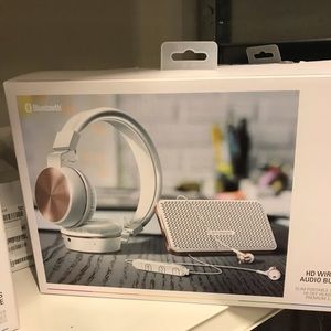 Hd wireless audio bundled